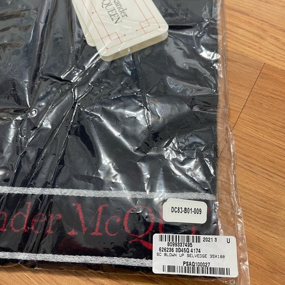 NWT Unisex One Size Alexander McQueen Wool-Cashmere Selvedge Scarf 14” W X 90” L - Picture 15 of 15